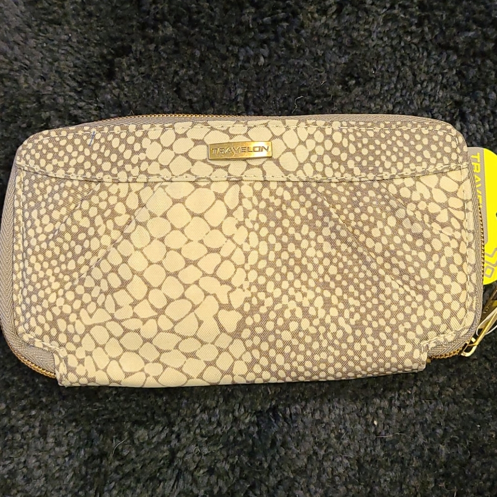 Travelon wallet